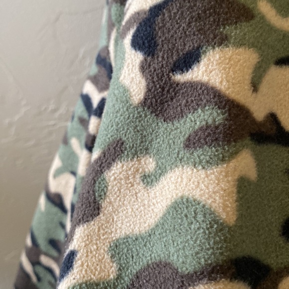camo pullover with zipper - Picture 2 of 4